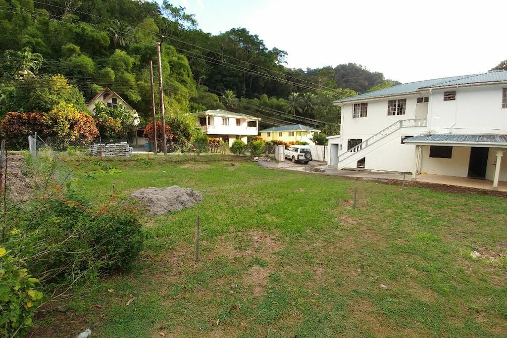 3 bedrooms, 2 baths top floor in Copthall