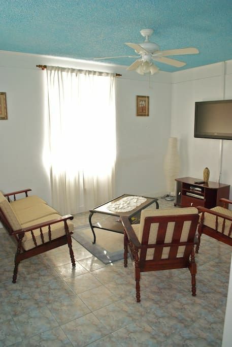 3 bedrooms, 2 baths top floor in Copthall