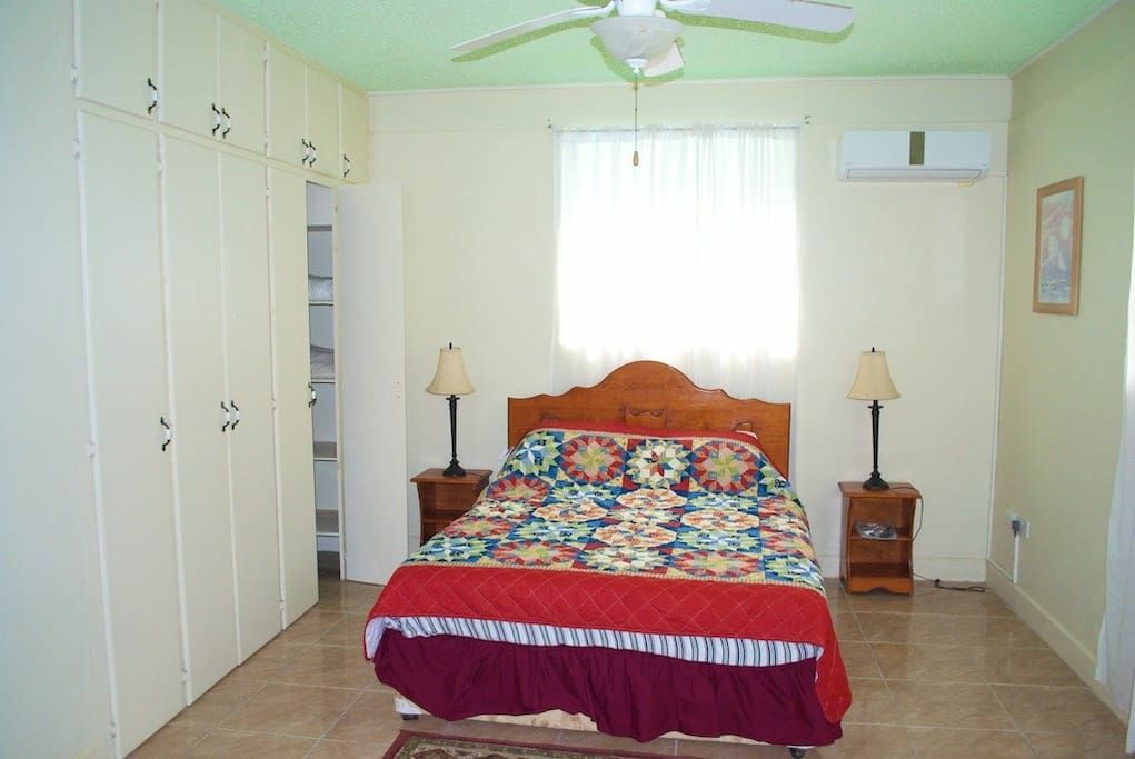 3 bedrooms, 2 baths top floor in Copthall