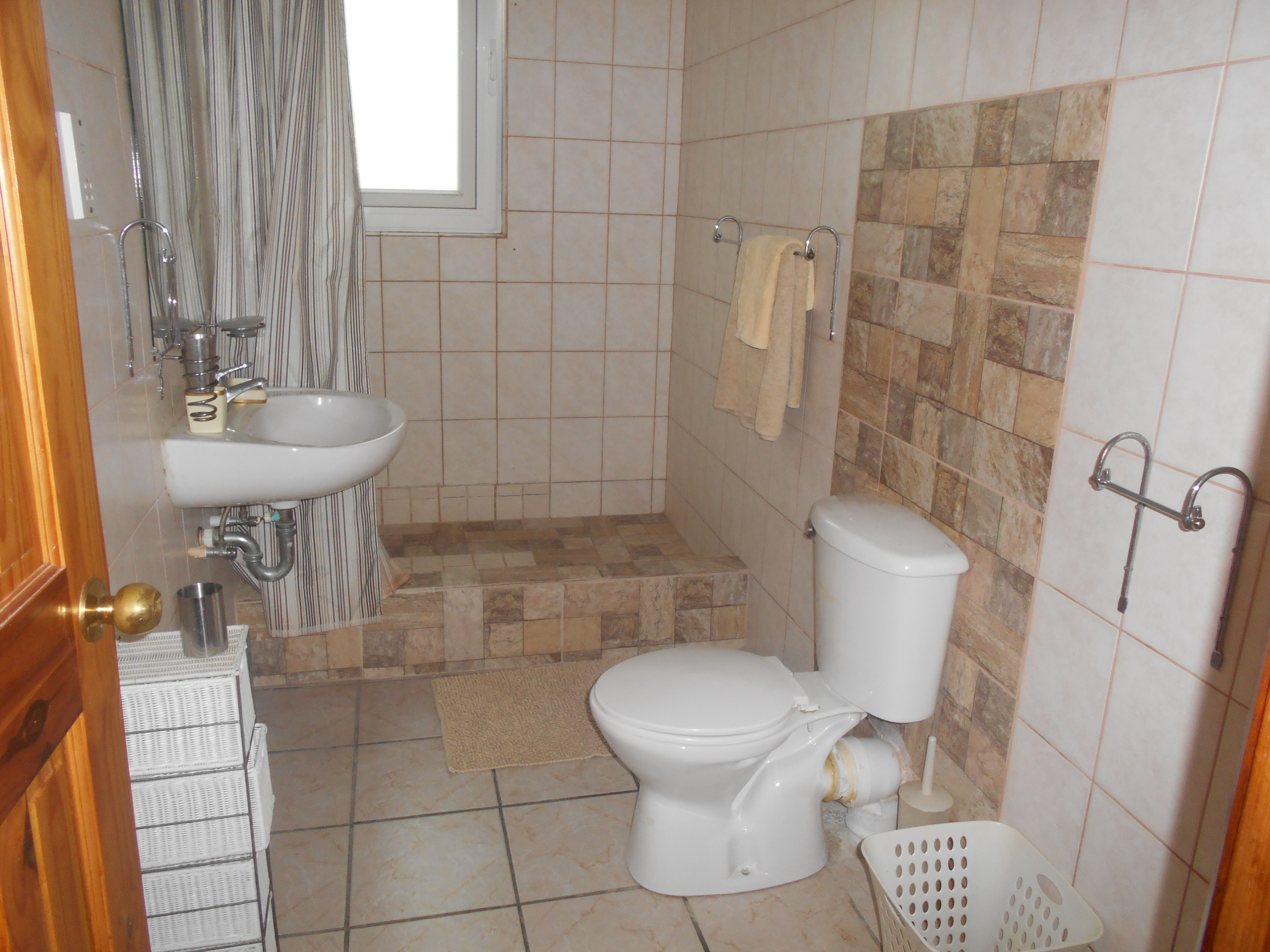 4 bedrooms, 3 baths ground floor apt