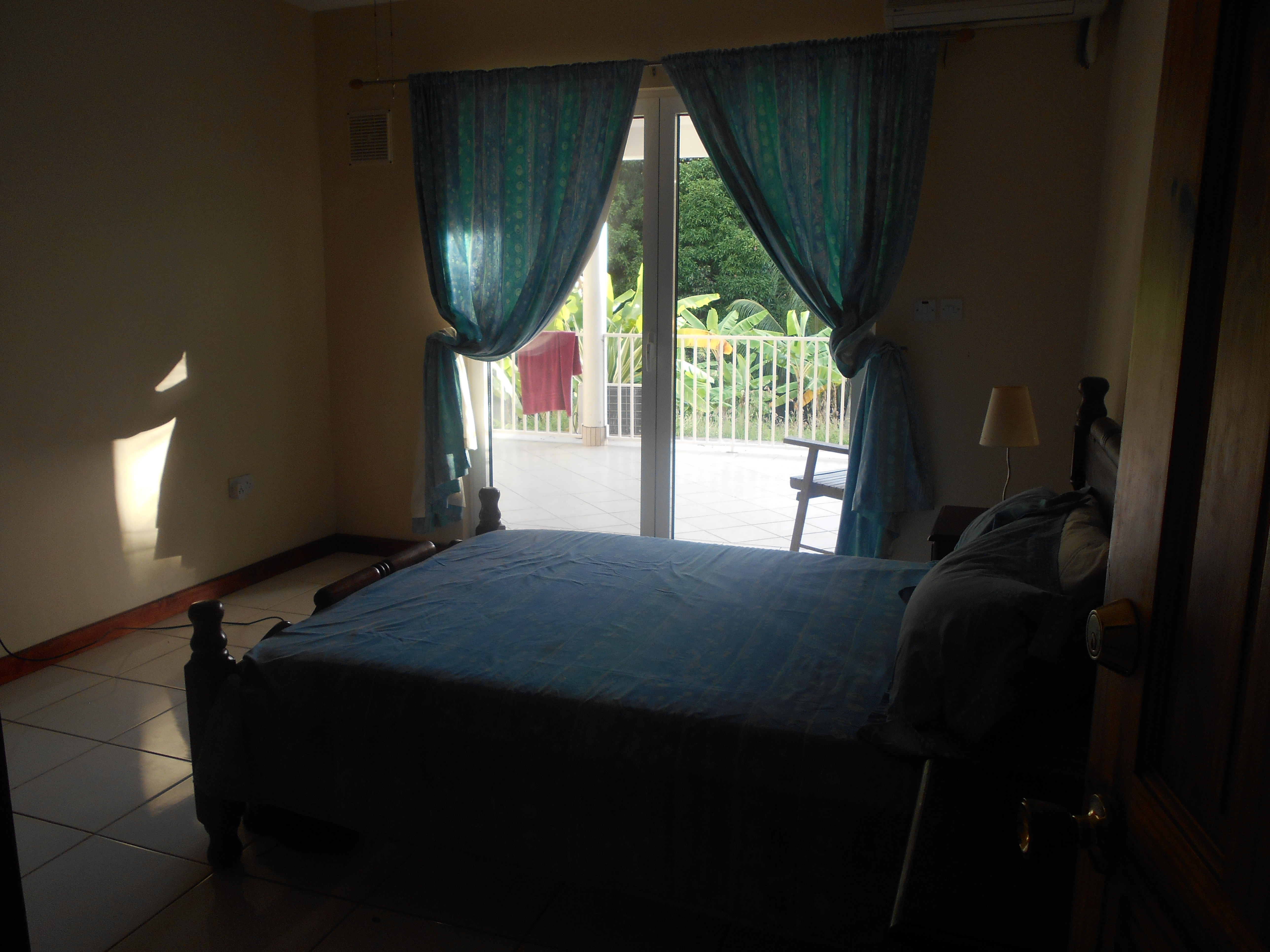 4 bedrooms, 3 baths ground floor apt